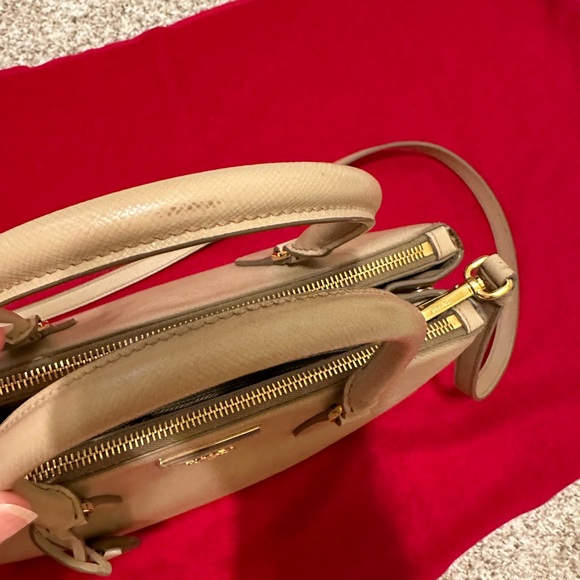 Prada saffiano bag (medium) - Picture 6 of 15